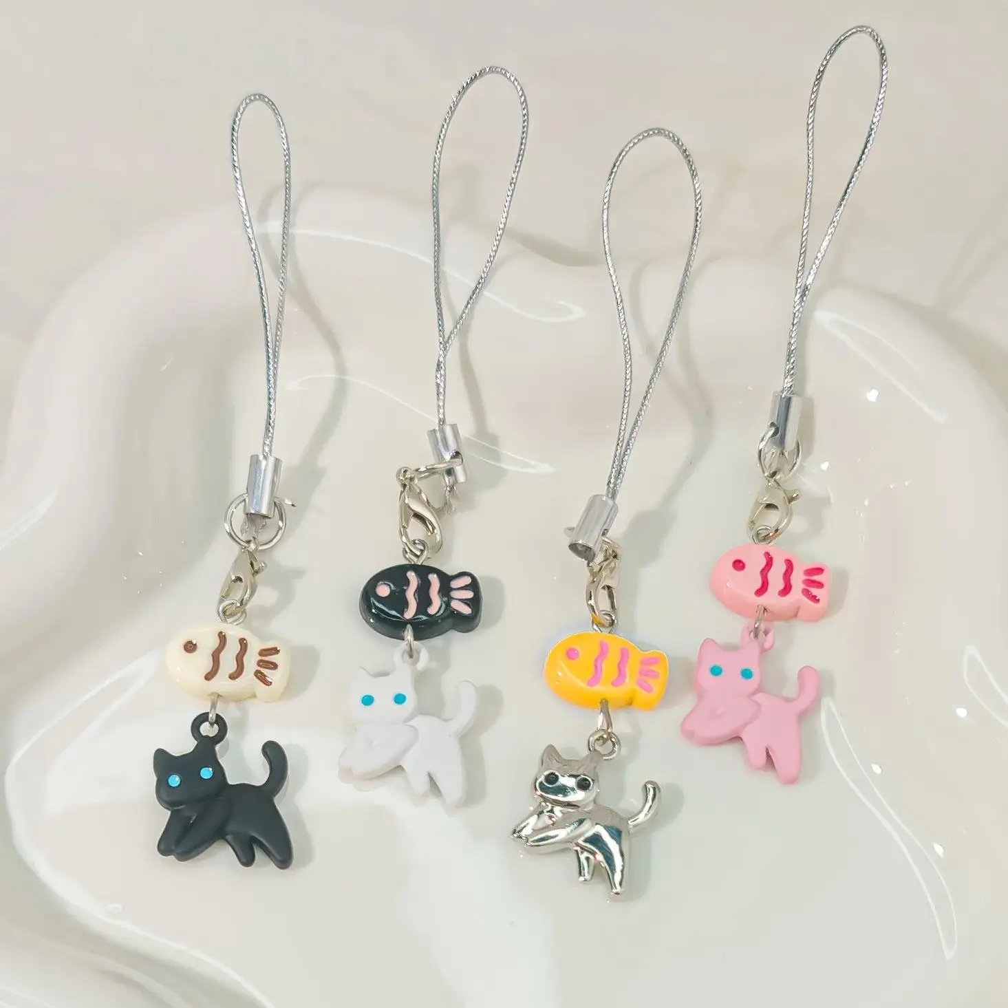 Cute Cat And Fish Shaped Keychain Pendant, Trendy Fashion Animal Charms For Women And Men, Versatile Decor Accessory Suitable For Keys, Backpacks, Phones And Camera Ornaments, Stylish Daily Bag Hanging Decoration