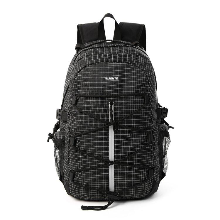 One-size-fits-all backpack made of nylon fabric with letter print and zipper