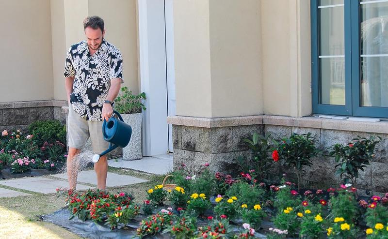 GARVEE Woven Landscape Fabric 5.8oz, GARVEE 4 x 100FT Weed Fabric Barrier, Double Layer, Garden Fabric Weed Barrier, Weed Control Fabric Ground Cover, Gardening Mat for Garden Beds, Landscaping