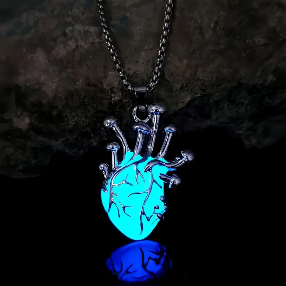Glowing Heart Light-Up Luminescent Zinc Alloy Pendant, Hot-Selling Hip Hop Necklace for Halloween Party Outfits (Sports & Outdoor Accessory), Light-Up Pendant