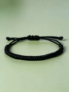 This two-in-one small bracelet for men and women is hand-woven and can be worn as a couple's wristband.