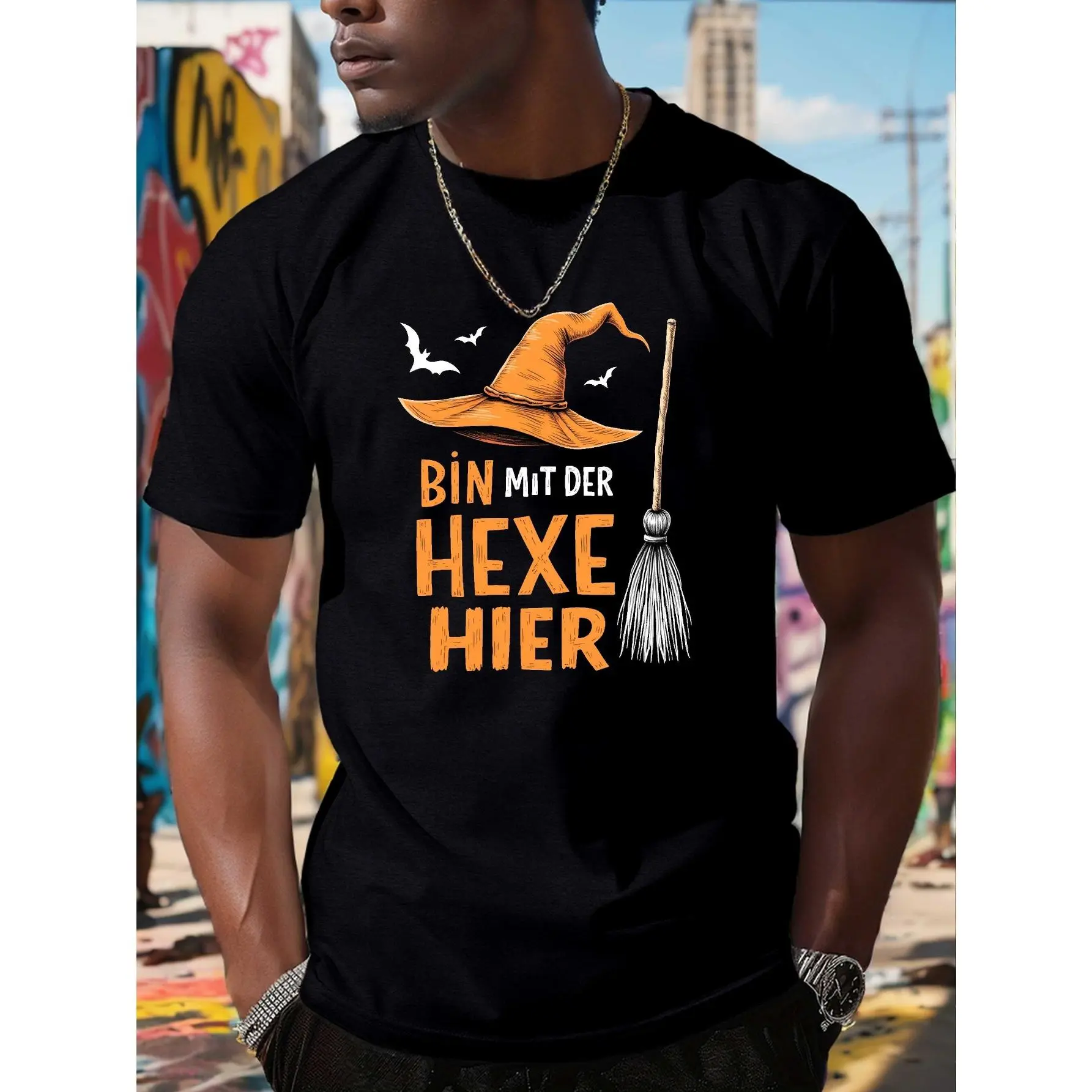 Men's Funny German Quote Witch Hat T-Shirt - German Text & Broomstick Print with "Bin Mir Der Hexe Hier" Slogan - Casual Short Sleeve Round Neck Tee for D&D Fans, Gamers & German Language Lovers