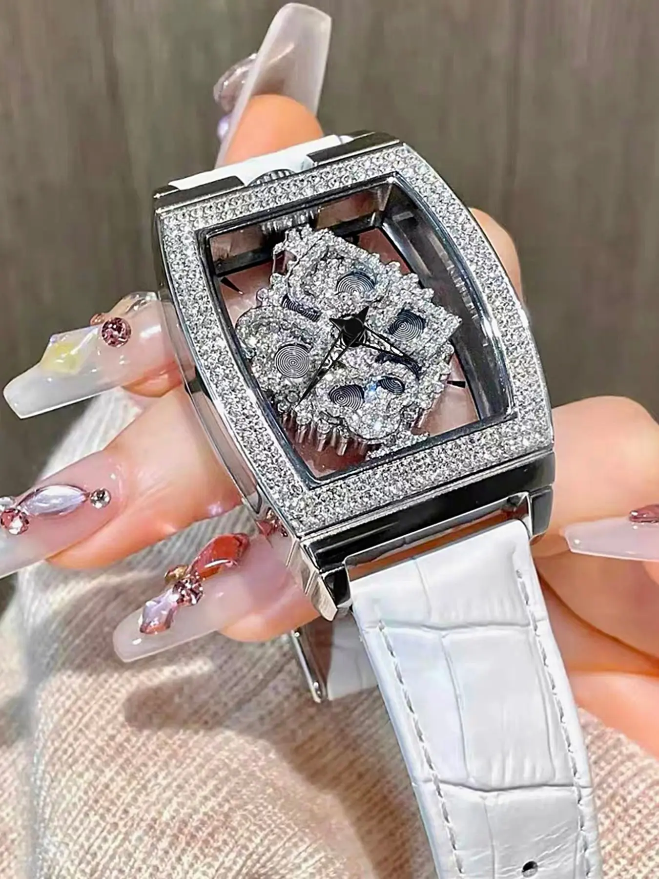 New Silver Color Elegant Lady Quartz Watch, Barrel Shape Case, Leather Strap, Waterproof, Casual Style, Perfect for Daily Wear and Gifts