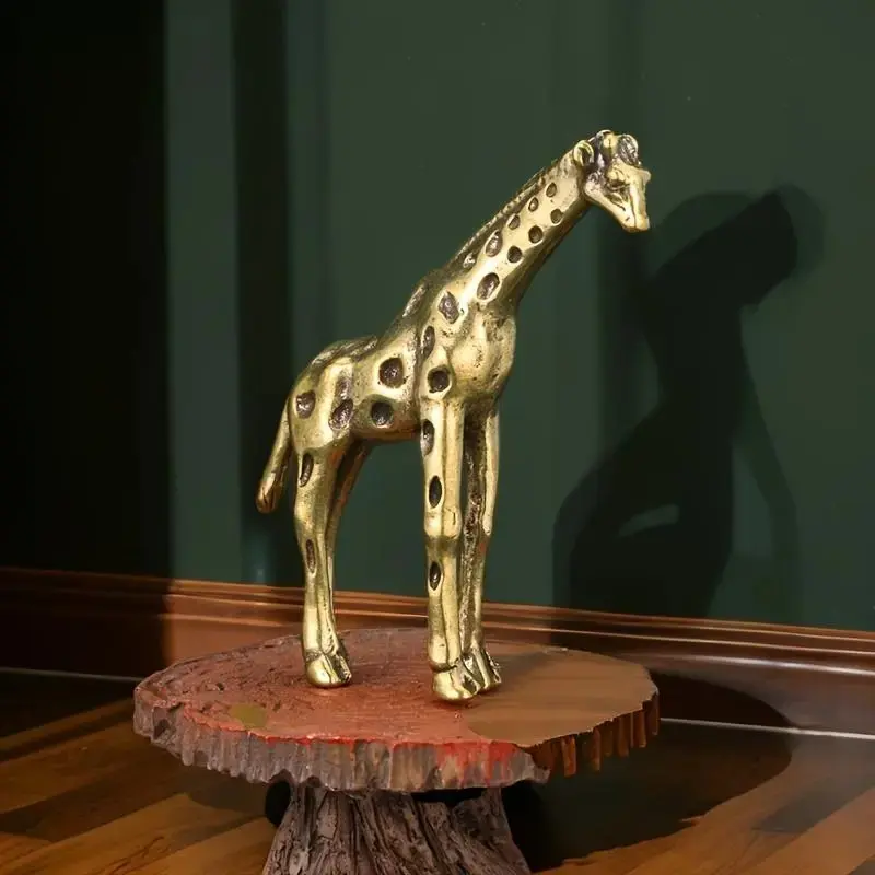 Vintage Gold Giraffe Resin Statue, Handcrafted Animal Figurine Sculpture, Nordic Style Home Decor Accent for Living Room, Office Desk, Shelf Display & Modern Aesthetic Room Decoration