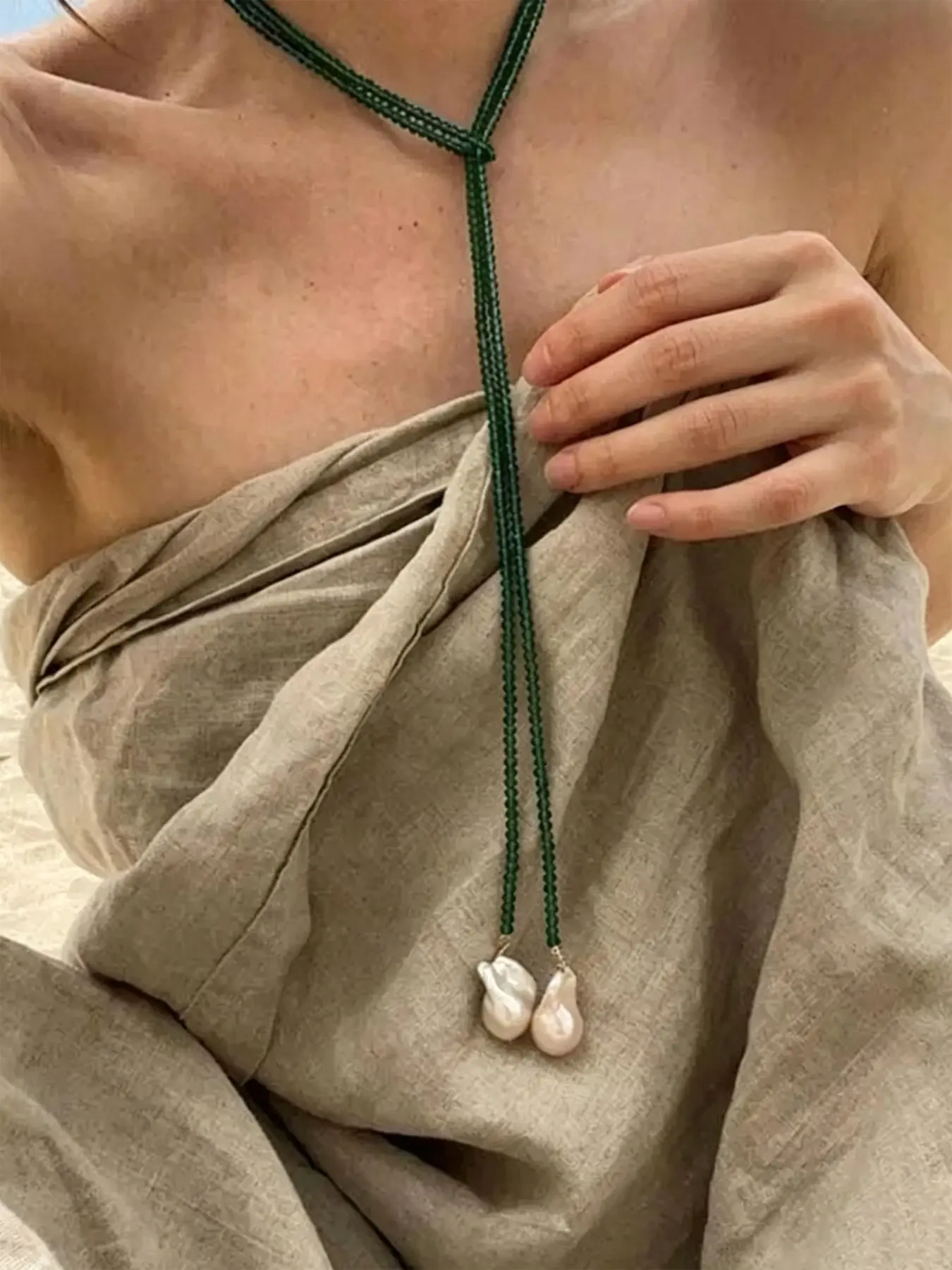 French Style Imitation Baroque Pearl Beaded Floating Pendant Necklace, Long Chain Fashion Jewelry for Women, Party and Vacation Wear, Elegant and Unique Design, Drop Necklace