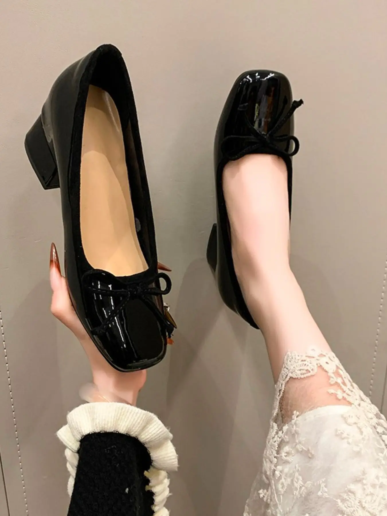 Women's Round Toe Tiny Bow Block Low Heel Pumps Slip On Glossy Patent Leather Ballet Flats Office Daily Wedding Casual Comfort Mid Low Heel Shoes