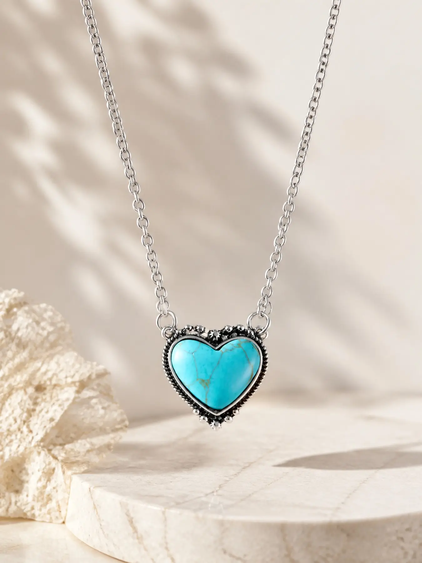 Bohemian-style heart-shaped turquoise pendant necklace, Pendant Design, Mother's Day gift, unique party jewelry, everyday wear accessory, fashionable and versatile, exquisite birthday gift, chain necklace, Vintage Bohemian Jewelry