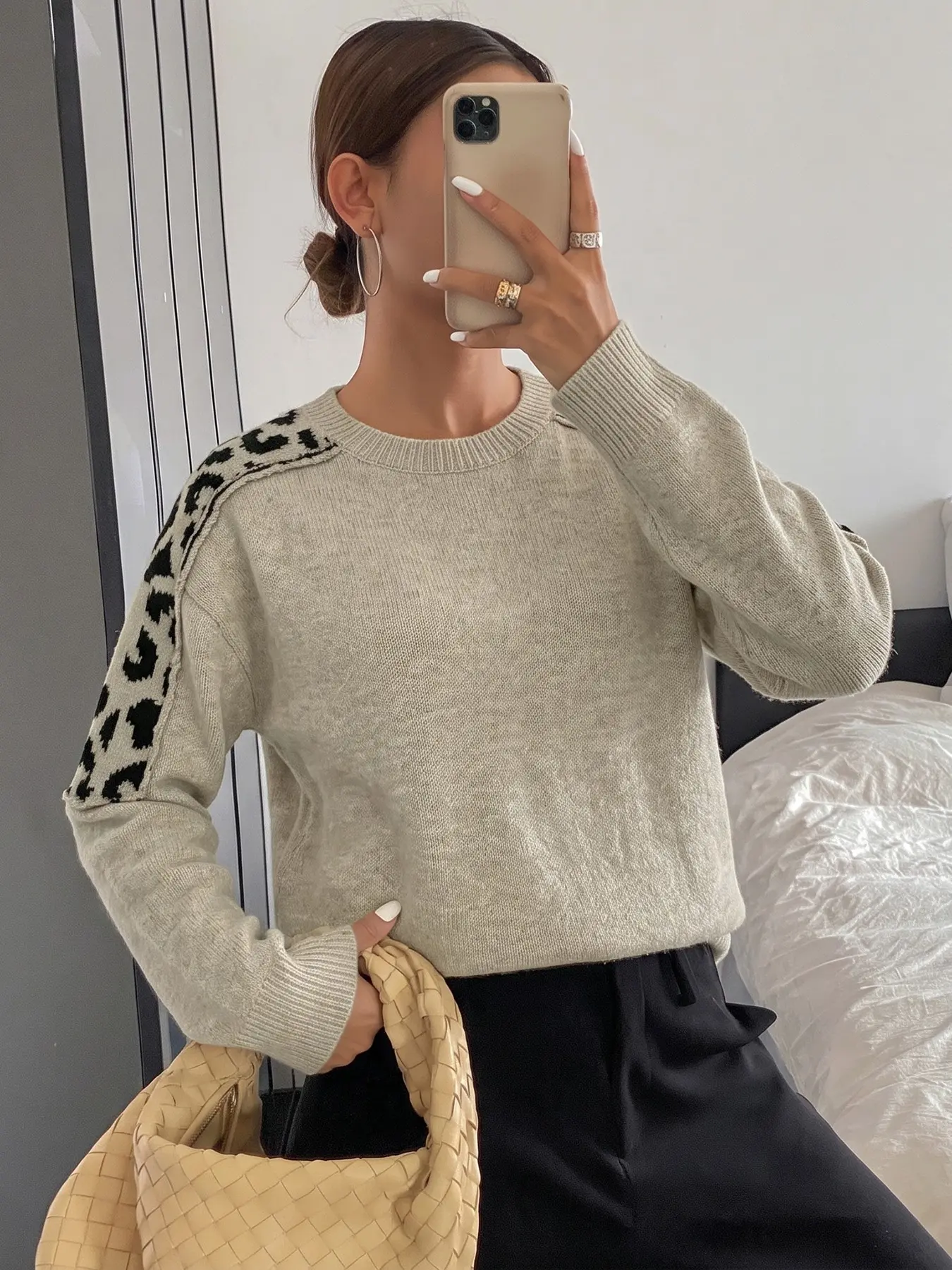 Autumn Winter Leopard Print Patchwork Pullover Round Neck Knit Sweater for Women, Casual Loose-Fitting Fluffy Fleece Top, Patchwork Knit Tops