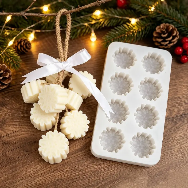1PC Christmas Silicone Soap Mold Hanging Ornament Mould with Snowflake, Xmas Tree, Ball Shap, Reusable DIY Aromatherapy Soap Mold Holiday Home Decor, Silicone Molds For Crafts