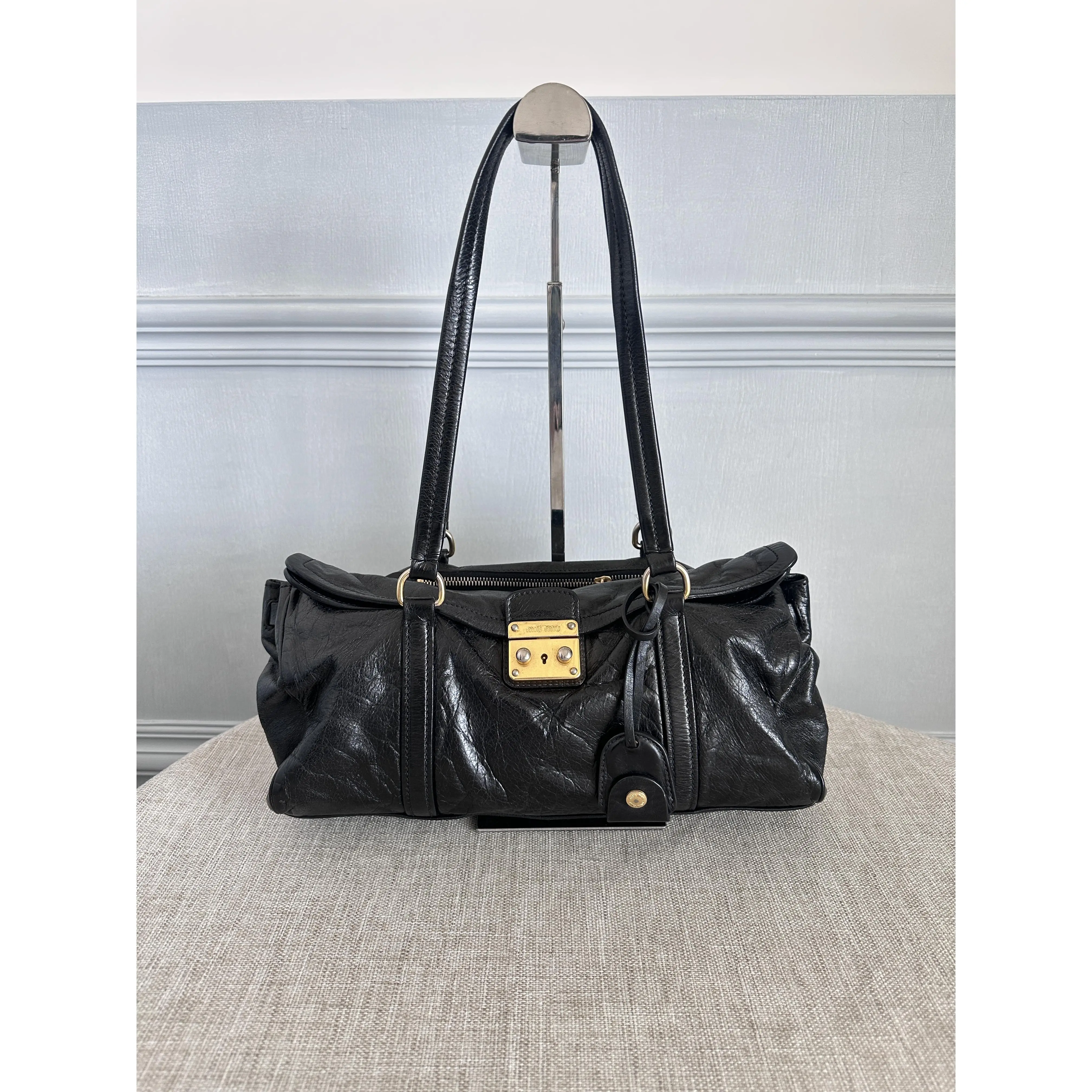 Pre-owned miu miu Vintage Black Crinkle Leather Barrel Shoulder Bag, Stylish Barrel Bags, Casual Shoulder Purse