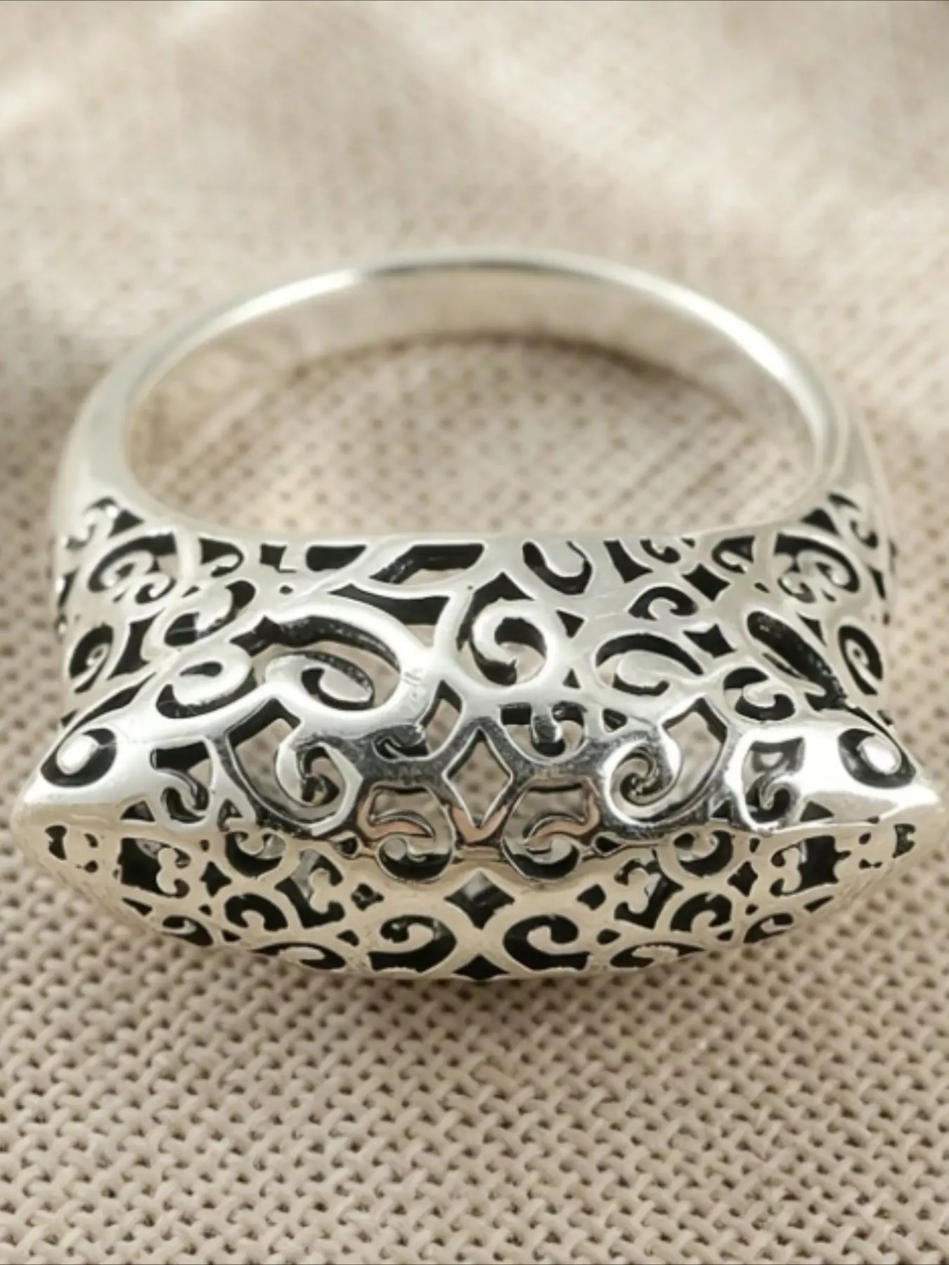 Vintage Filigree Silvery Statement Ring, Antique Openwork Scroll Pattern Wide Band Ring, Boho Hollow Carved Silver Stackable Ring Suitable for Both Men and Women, Daily Vacation Gift, Boho Jewelry, Bohemian Fashion Ring, Fashion Rings