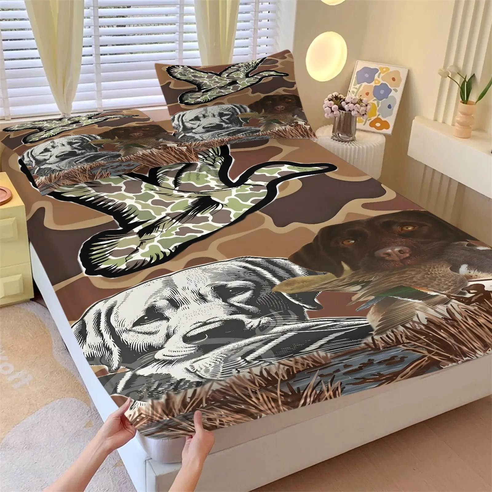 3-Piece Duck Hunting-Themed Labrador Retriever Pattern Fitted Sheet Set – Duck and Hunting Dog Camouflage Bedding Set– Ideal for Hunters, Men's Minimalist Bedroom Decor, and Gifts for Hunting Enthusiasts (1 Fitted Sheet + 2 Pillowcases)