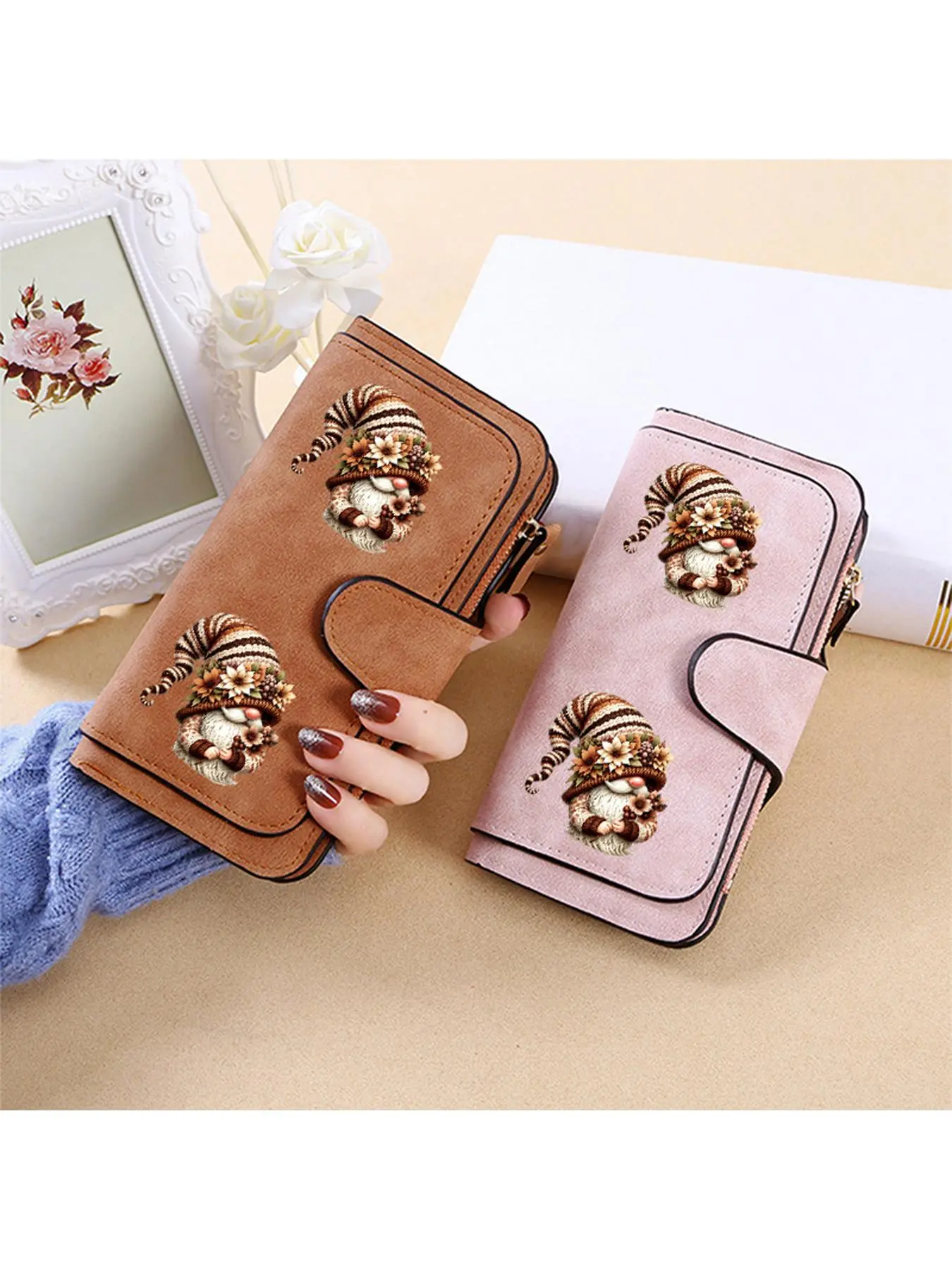 Christmas themed ladies' long wallet with cute Santa Claus pattern decoration, full of Christmas atmosphere, multi slot design, meeting your storage needs, Christmas gifts/Christmas decorations/Christmas
