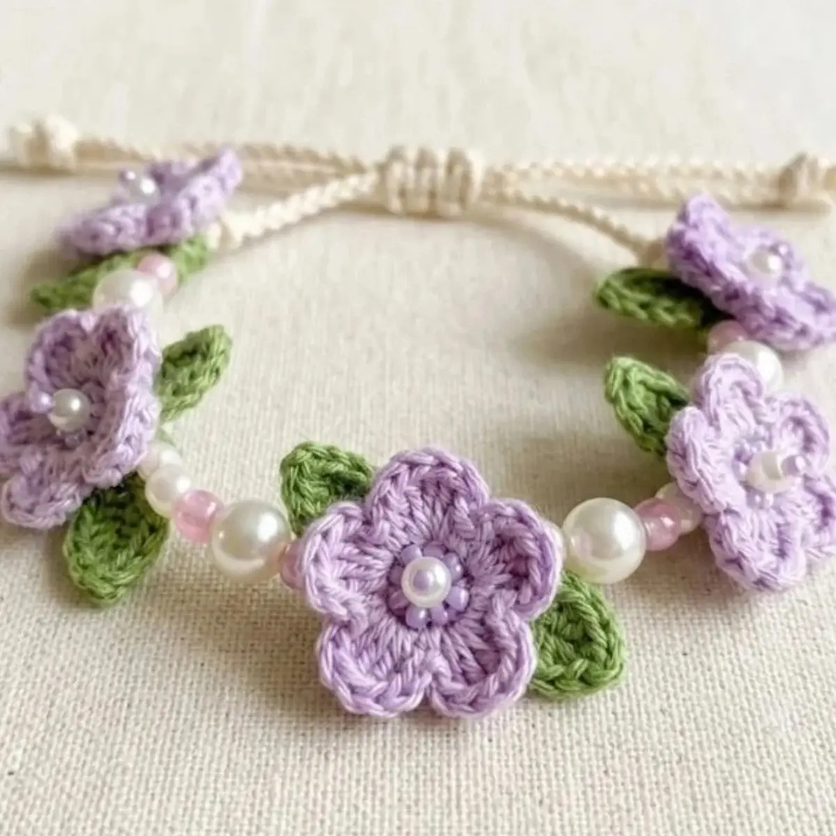 Women's Handmade Camellia Rose Crochet Bracelet with Pearl Floral Pendant, Colorful Wool Woven Jewelry for Daily Wear and Vacation Styling, 3D Flowers, Adjustable Size, Bohemian Look, Floral Motif, Pearl Accents