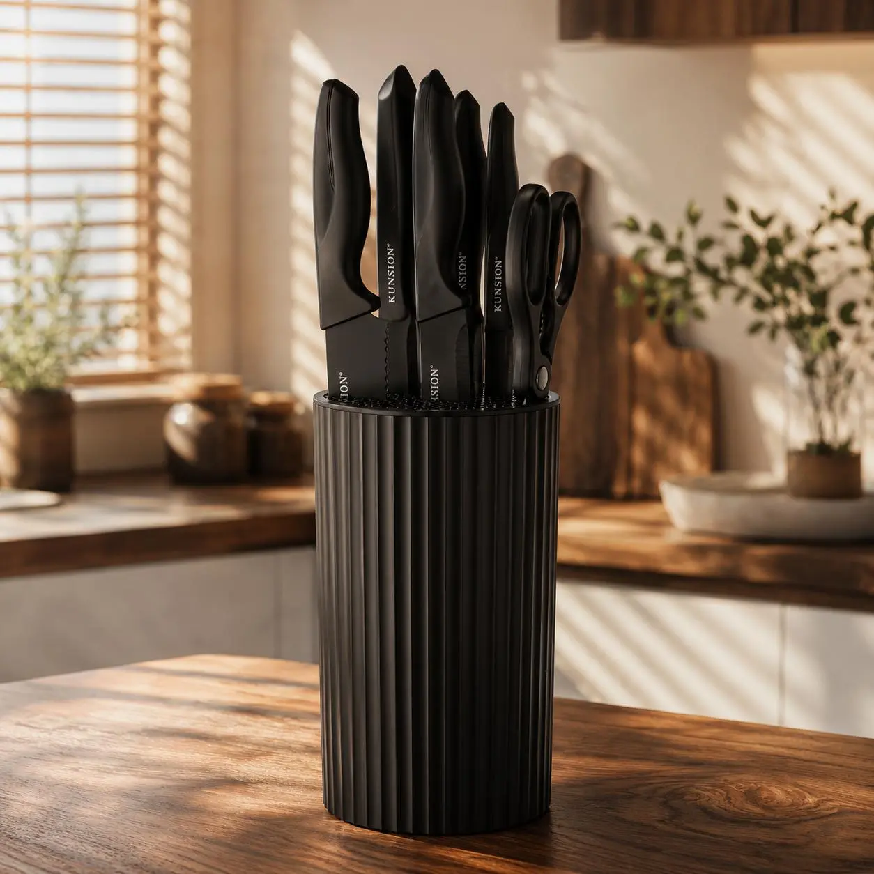 Professional 8 Kitchen Knife Set, Chef's Knife, Slicing Knife, Scraper And Scissors, High Carbon Stainless Steel Super Sharp, with Anti-stick Ergonomic Wooden Handle, Chef's Knife Set, Suitable for Family Travel