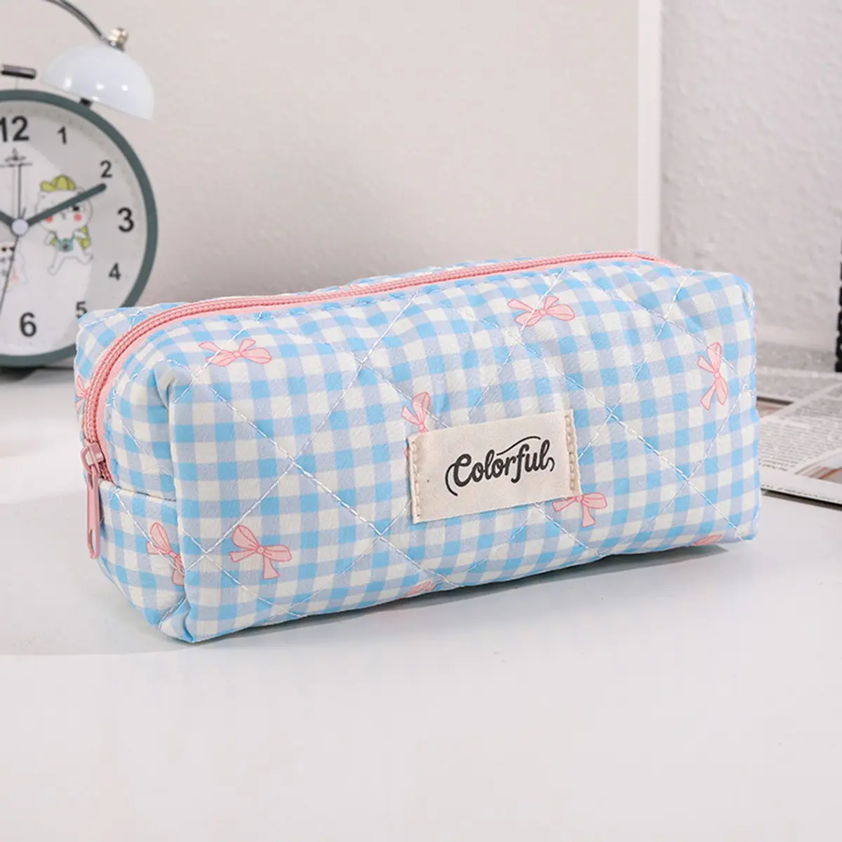 Quilted Gingham Pencil Case with Bow Print, Large Capacity Zipper Creative Stationery Pouch, Soft Lightweight Pen Organizer for Pencils, Markers, Makeup and Daily Essentials, Portable Storage Bag for School, Office, Travel and Study Desk