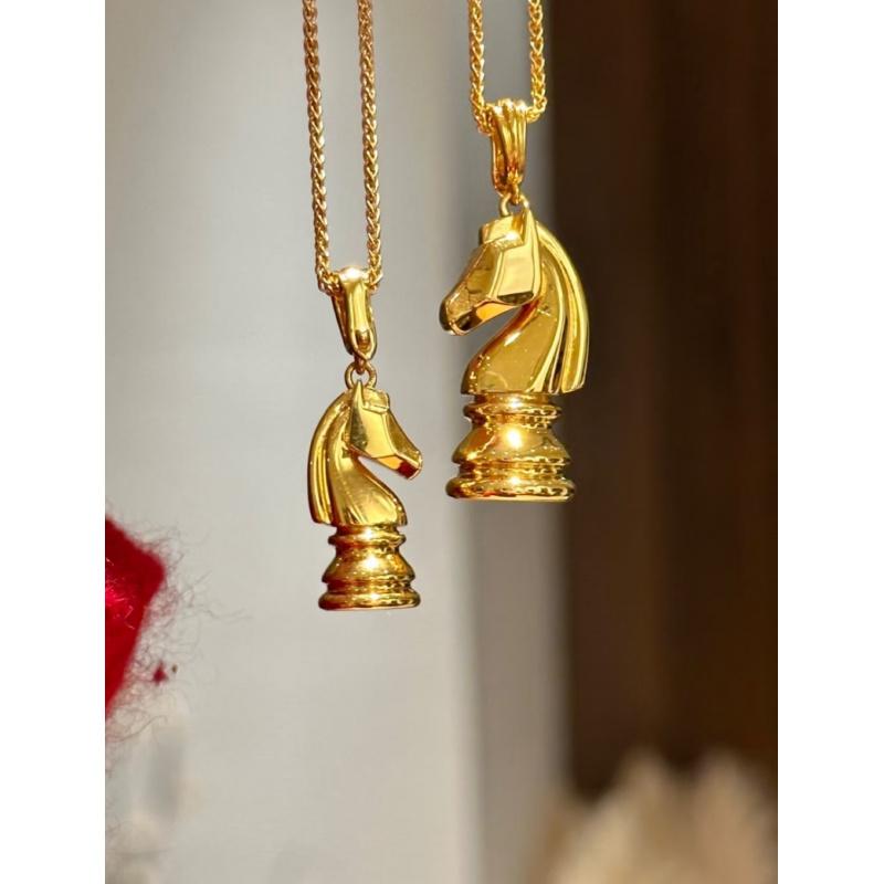 Medieval Knight Horse Pendant Necklace, Thick 18K Gold Plated Chess Piece Charm, Gift Idea Freedom Courage and Power, Vintage Warrior Spirit Jewelry, Aristocratic Noble Inspired Design, Unisex Minimalist Clavicle Chain, Quiet Aesthetic Daily Outfit Party