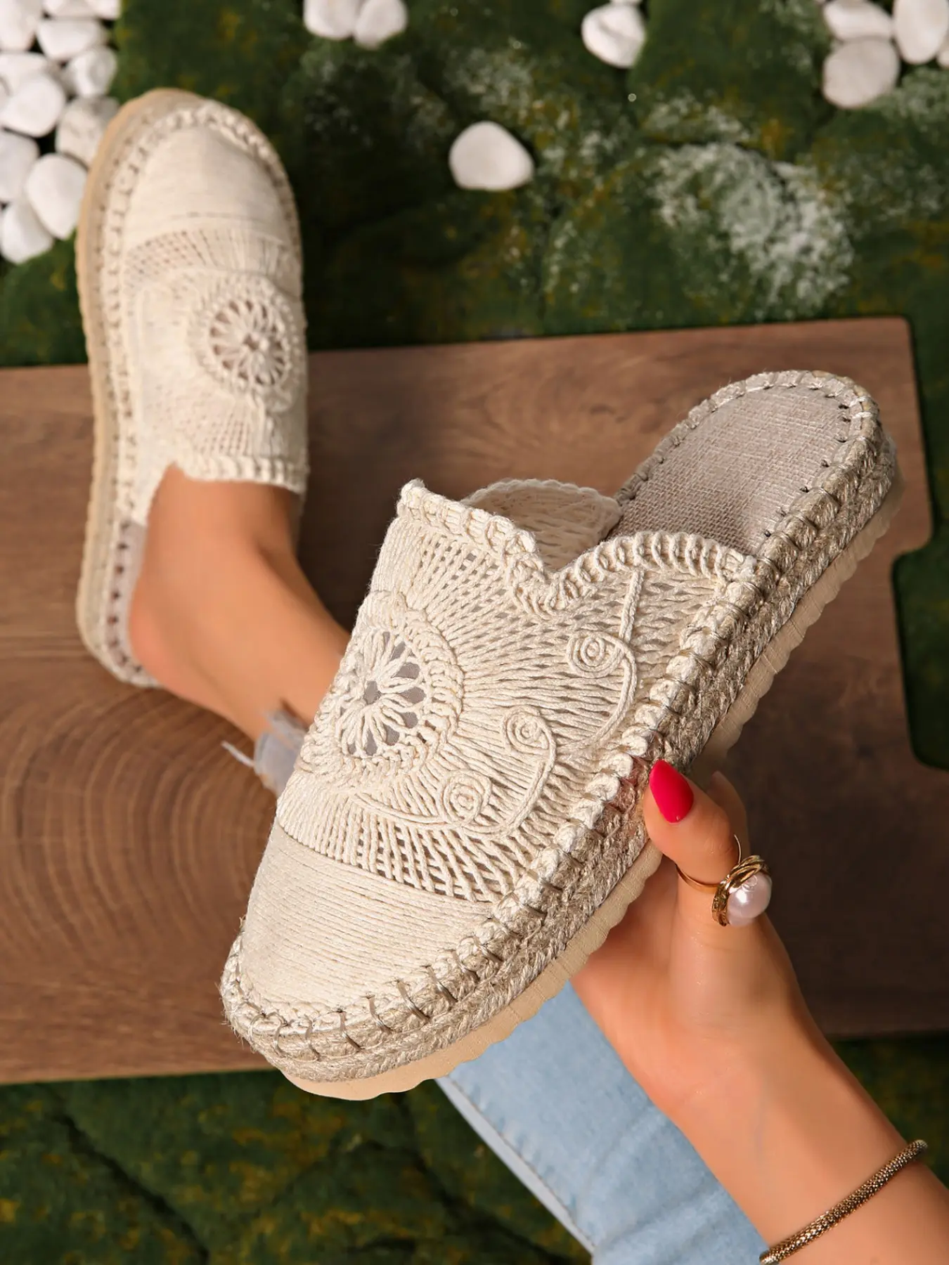 Women's French Hollow Out Hook Flower Braided Thick Sole Travel House Slippers, Summer Breathable Linen Rope Grass Shoes, Casual Wide Fit Footwear, Slip Ons Slippers