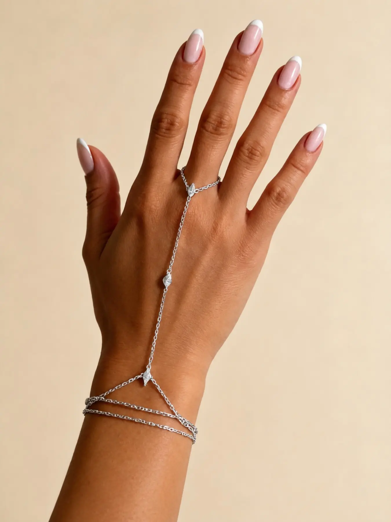 Women’s Dainty Hand Chain Bracelet, Minimalist Design, Ideal for Spring/summer Fashion, Versatile Accessory