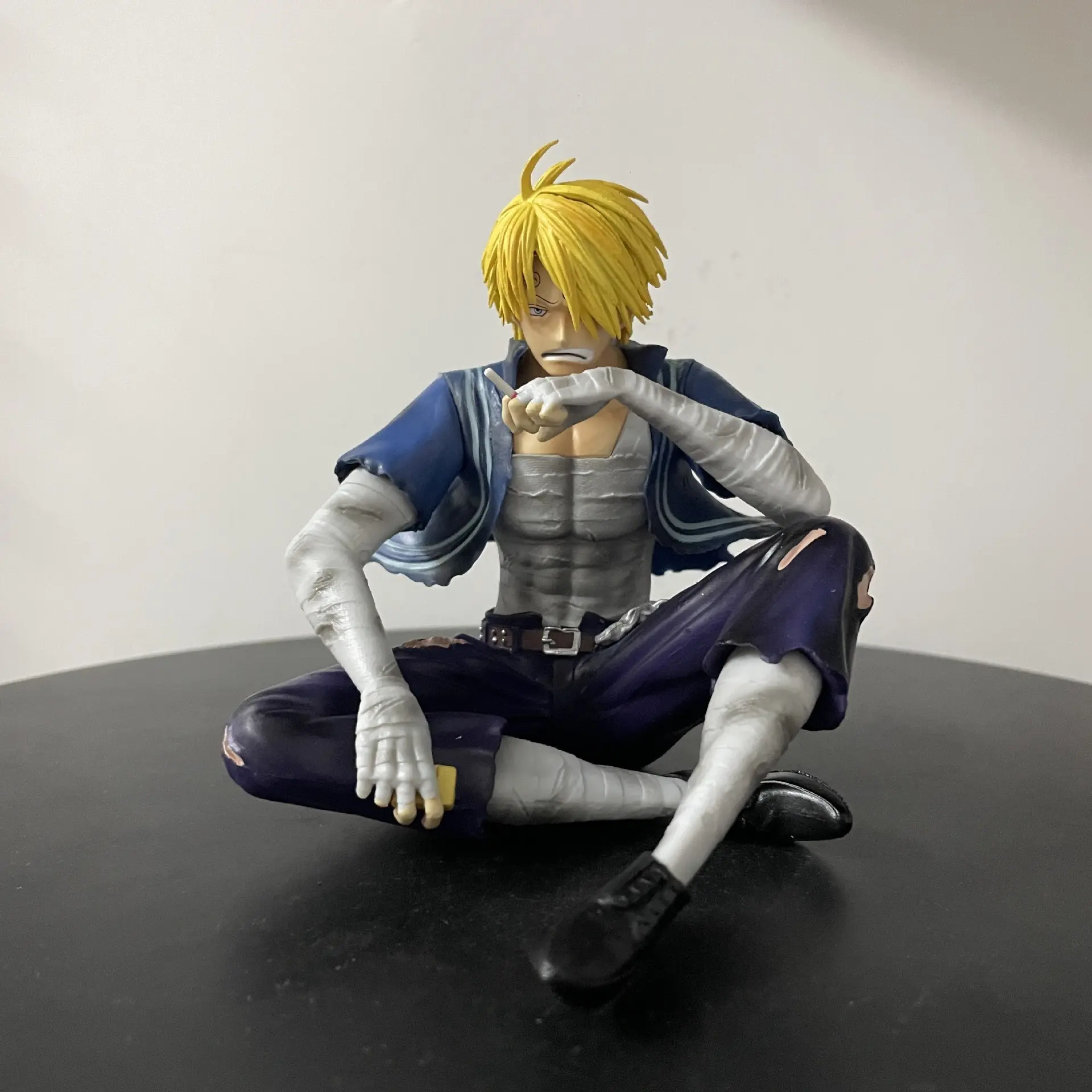One Piece Sanji Injured Figure, Anime Collectible Figurine PVC Figure Desktop Decor, Ideal Gift for Fans, High-Quality Model Statue