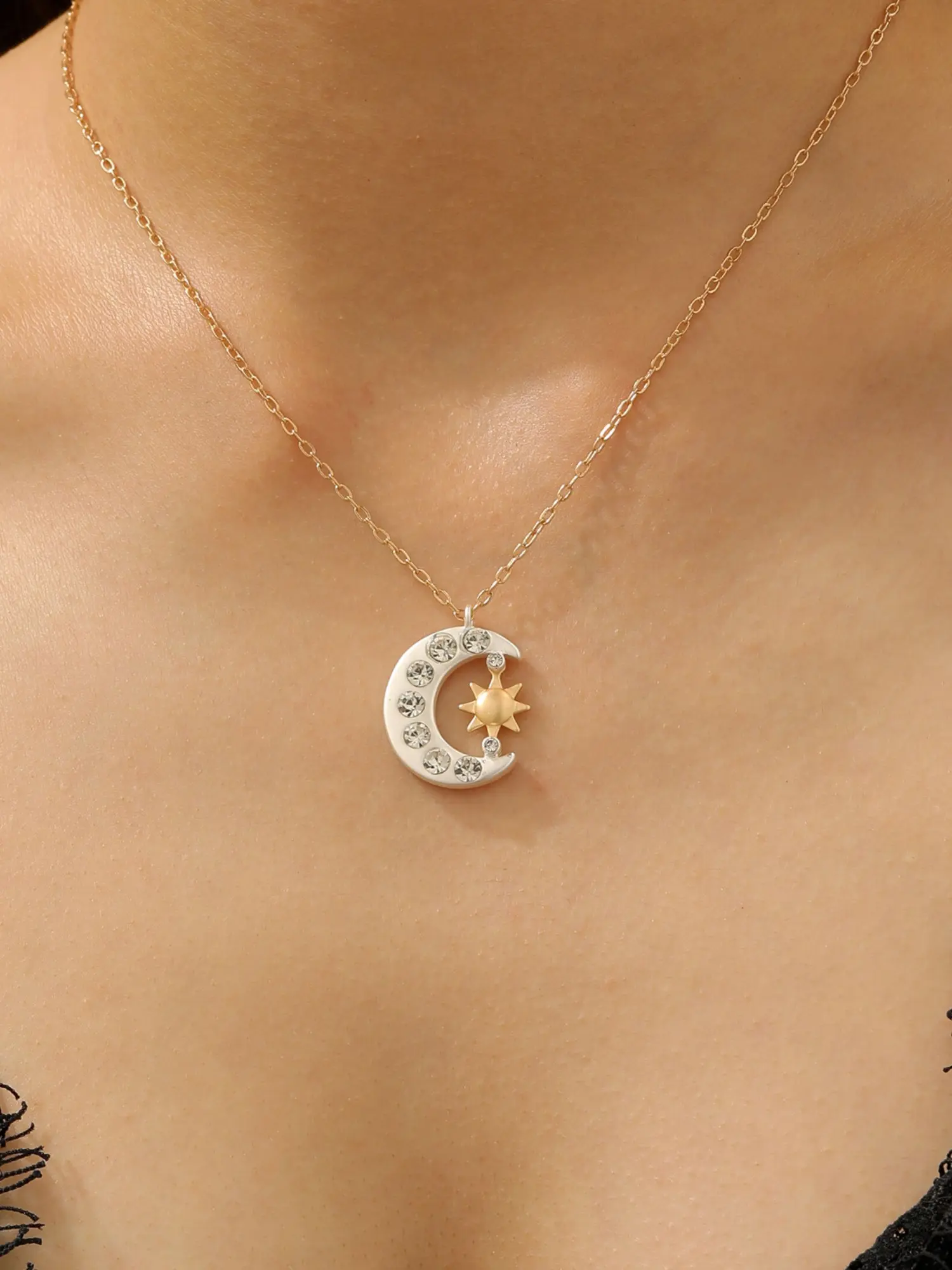 Ligui 1 Pc Vintage Celestial Sun & Moon Necklace | Aesthetic Silver Crystal Crescent Moon Dainty Gold Chain Choker, Dainty Choker Necklaces, Perfect Gift for Her