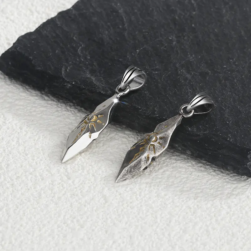 silver single pendant.