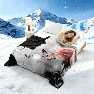 Ultra-soft and cool summer blanket; this printed, double-layered cooling blanket is comfortable, lightweight, and breathable. It provides natural cooling and is gentle on the skin, making it ideal for use on beds or sofas.