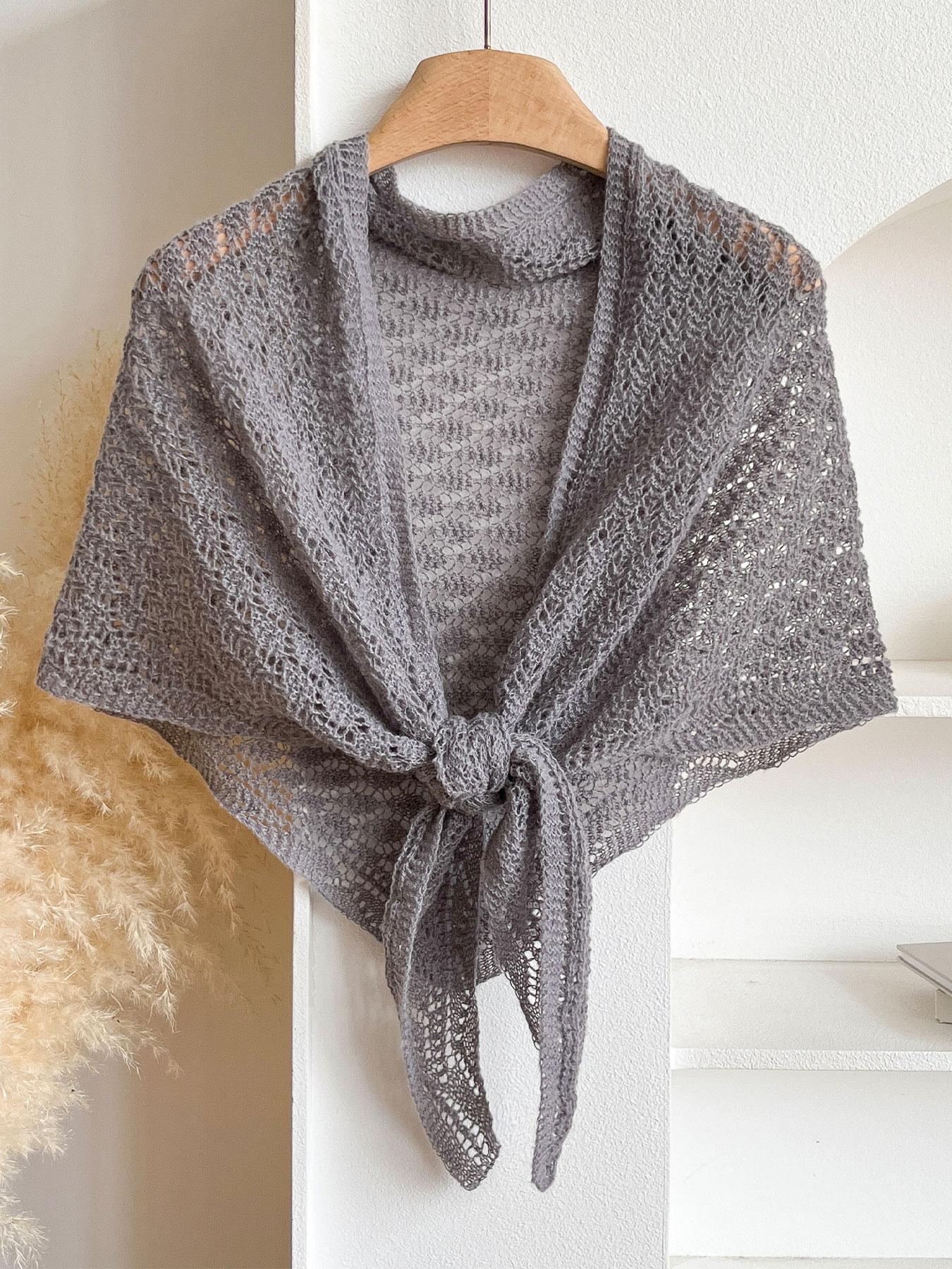 Elegant Women's Plain Triangle Shawl, Soft Comfortable Fashion Accessory, All-Season Wear, Versatile Daily Use, Stylish Casual Wrap