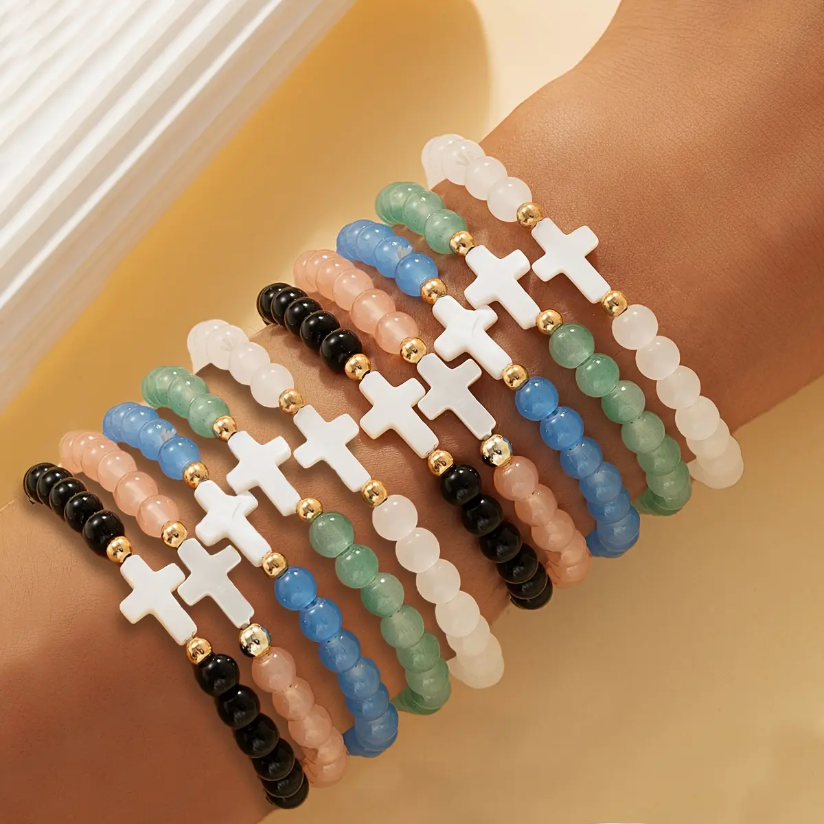 Unisex 10Pcs Multi-Layered Cross Motif Glass Bead Bracelet Set, Stretch Band Wristband Jewelry for Daily Wear, Party Occasions