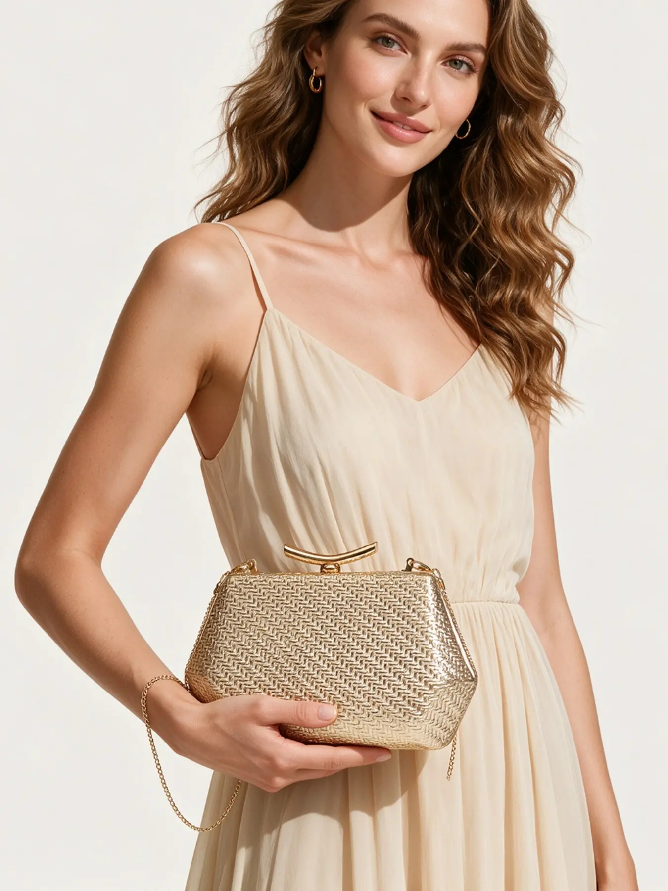 Luxury Woven Evening Clutch Purse, Metal Alloy Clutch with Chain, Perfect for Weddings and Parties, Elegant Party Handbag, Versatile Women's Bag
