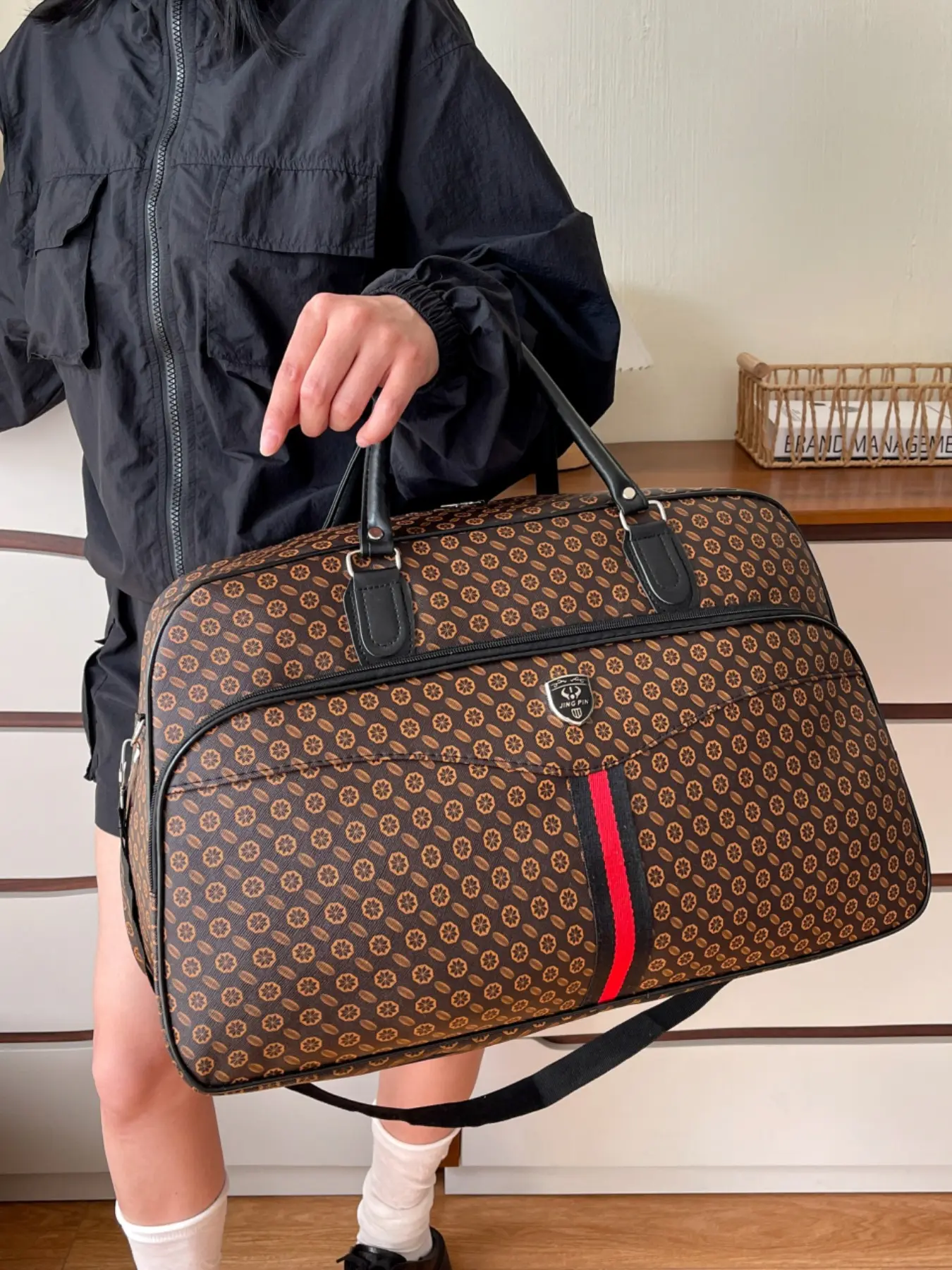 Travel Duffel Bag for Men and Women, Fashionable All-Season PU Material, Large Capacity, Lightweight, Ideal for Travel and Sports, Business Travel Bag, Lightweight Weekender Bag