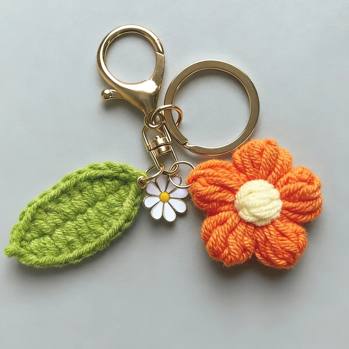 Handmade Crochet Flower Keychain – Cute Leaf Bag Charm & Key Ring Pendant for Backpack, Car Keys & Purse