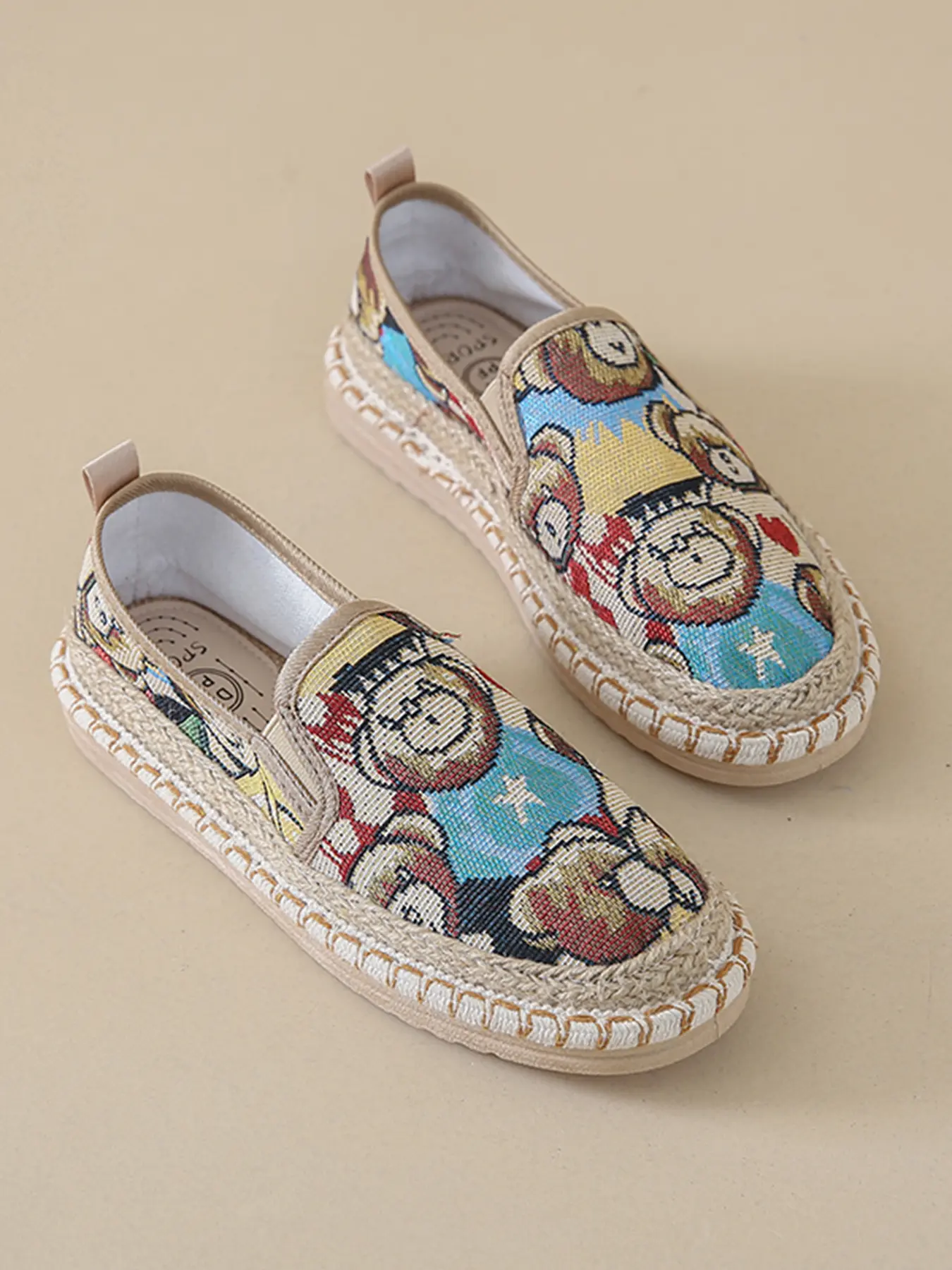 Trendy Ethnic Women Slip On Closed Casual Flats, Distinct Folk Decor Lines Breathable Upper, Light Flexible Soft Thick Flat Sole, Versatile Footwear For Urban Shopping, Neighborhood Strolls, Outdoor Relax & Short Trips Sizes 35-40