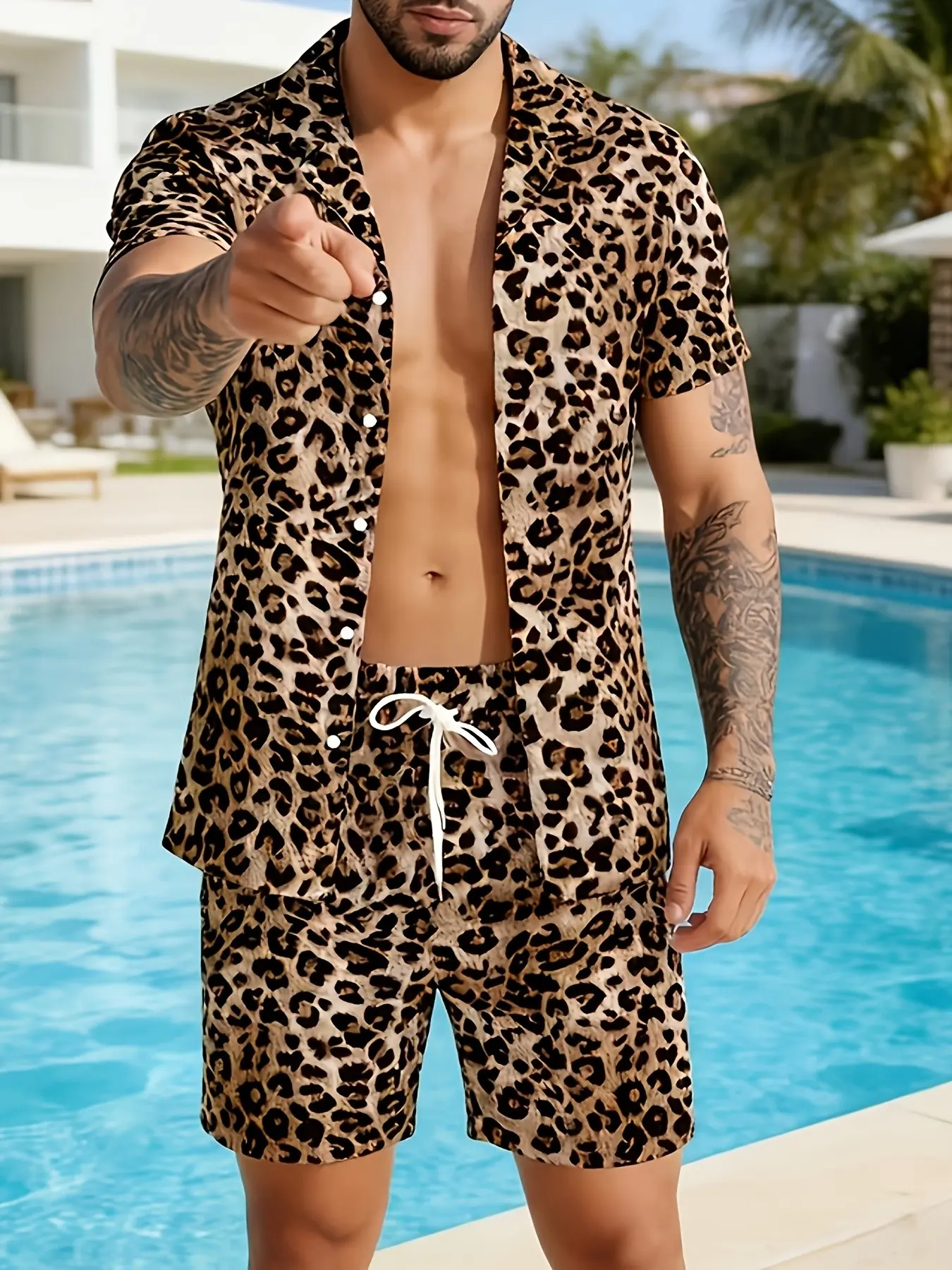 New trendy casual sports Cuban collar short-sleeved shirt and shorts set. Ideal for daily parties, suitable for relaxing summer trips. Classic leopard print fashion combination.