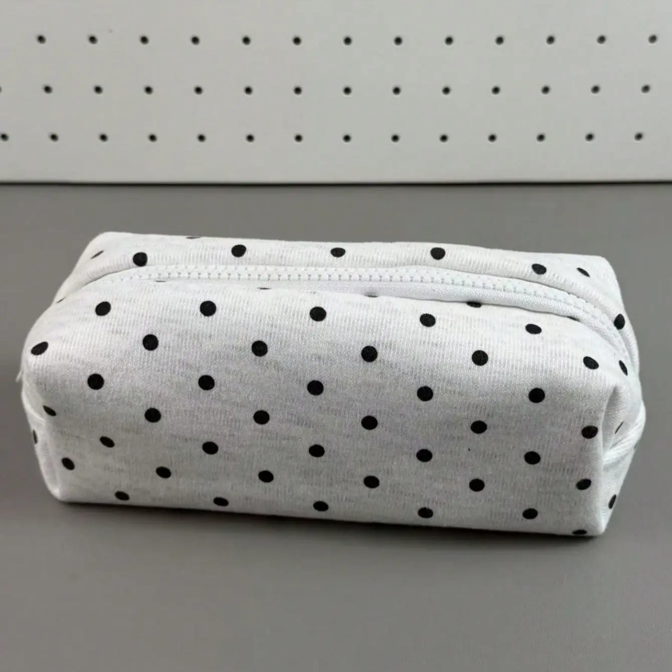 1pc Large Capacity Polka Dot Stationery Bag, Cosmetic Pouch, Korean Style Pencil Case, Minimalist Portable Office Supplies for Girls, Suitable for All Seasons, Desktop Decoration