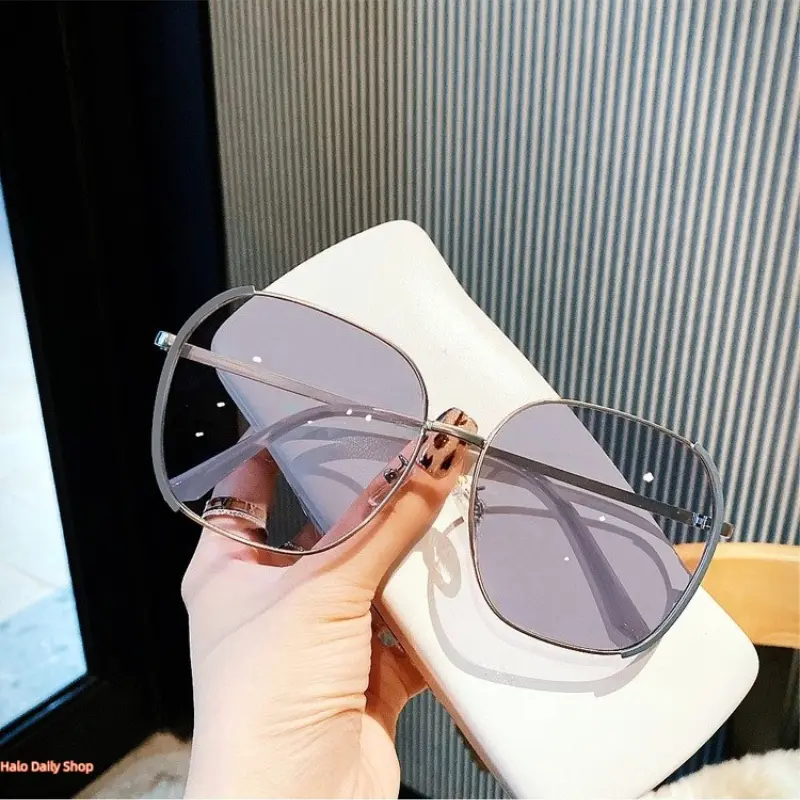 Women's Oversized Square Sports Sunglasses - 2026 Trendy Large Frame, UV400 Lenses for Sun Protection, Slimming Silhouette for Round & Wide Faces, Ideal for Summer Streetwear, Driving
