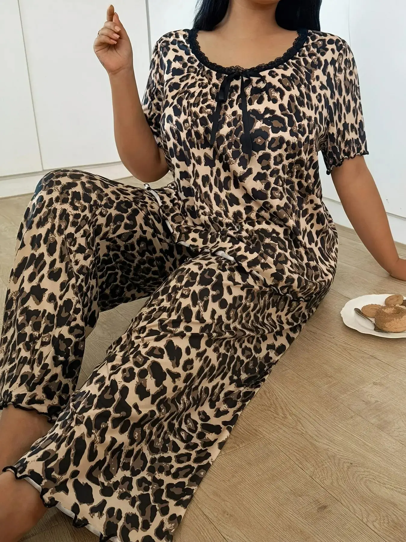 2026 New Plus Size Women's Fashion Casual Wearable Pajamas Loungewear Pjs Nightwear, Lace Trim Round Neck, Leopard Print Short Sleeve Top & Long Pants Set