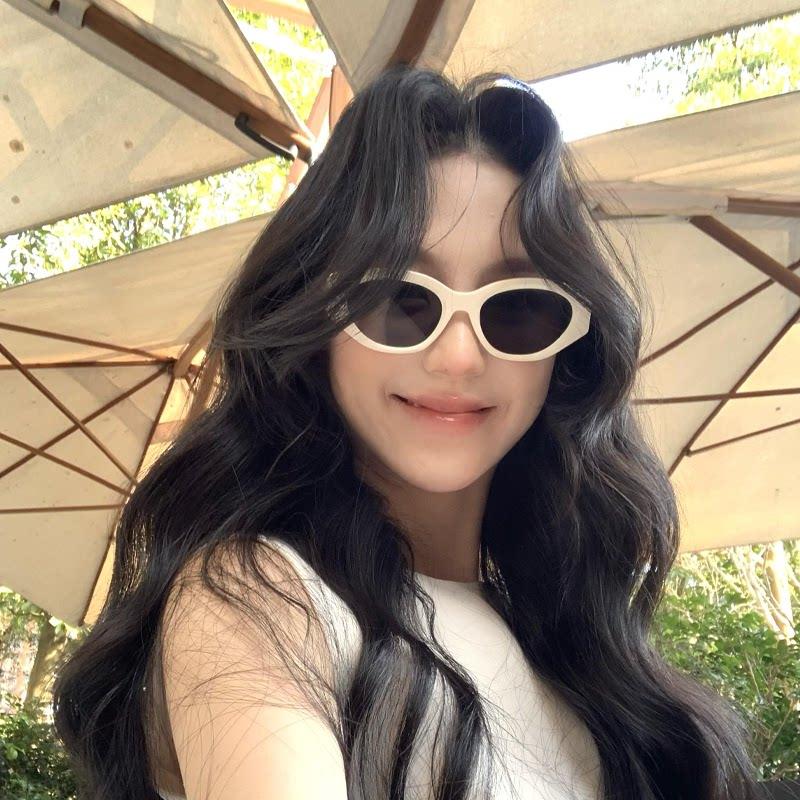 2026 New Cat Eye White Sunglasses Women's Trendy Square Round Face Covering Cheekbones Showing Face Small Summer Sunglasses