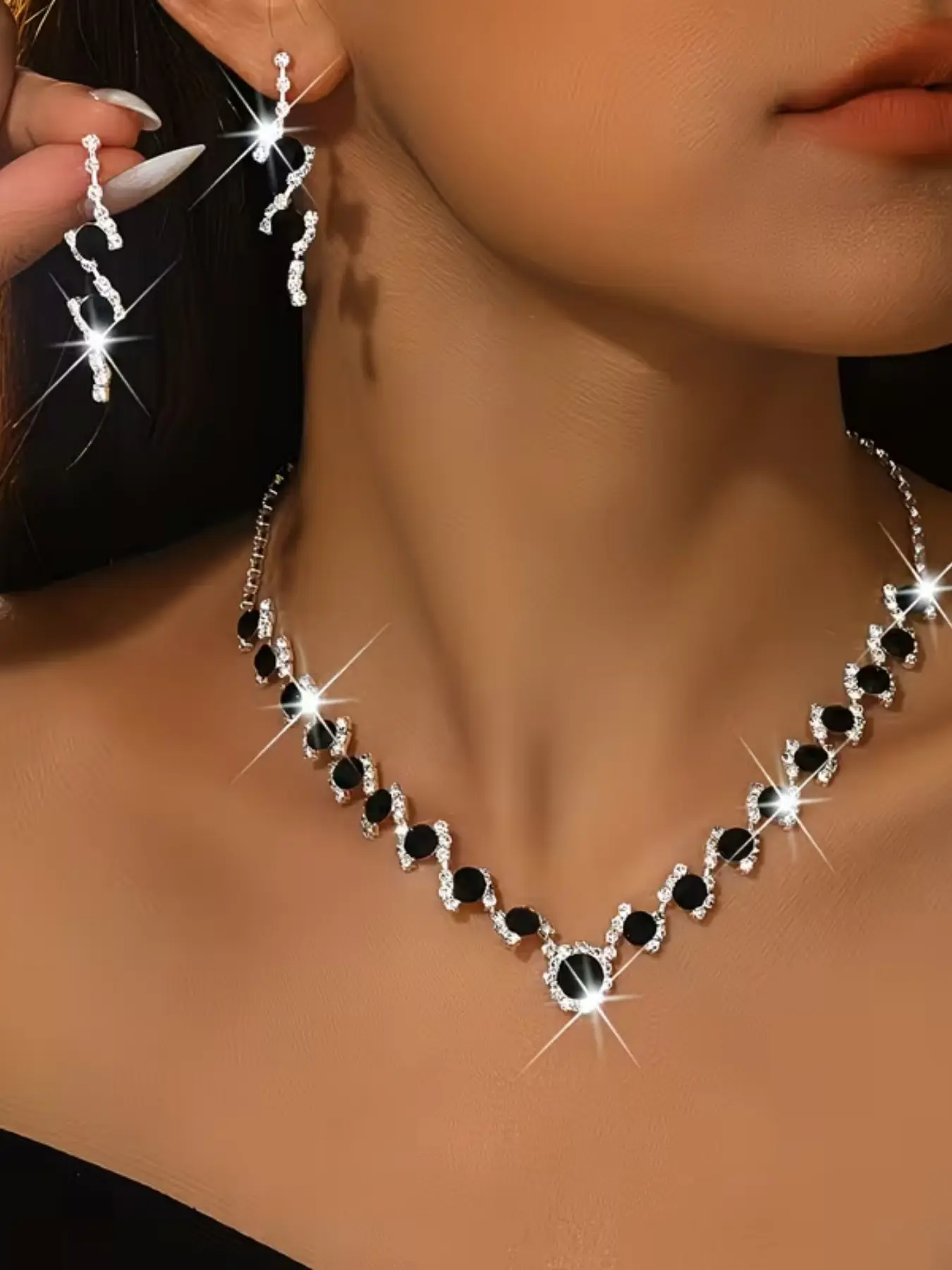 Elegant Bridal Wedding Jewelry Set for Women, Bride Jewelry Set for Wedding Day, High-End Necklace and Earrings with Glittering Rhinestones, Perfect for Special Occasions