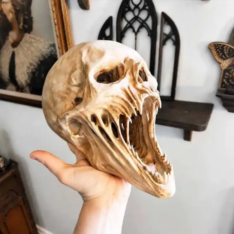 1Pc Alien Monster Skull Sculpture Vintage Distressed Gothic Horror Ornament Table Shelf Display Decor For Sci-Fi Horror Collectors Halloween Spooky Party Indoor Home Decoration Unique Festival Gift Prop