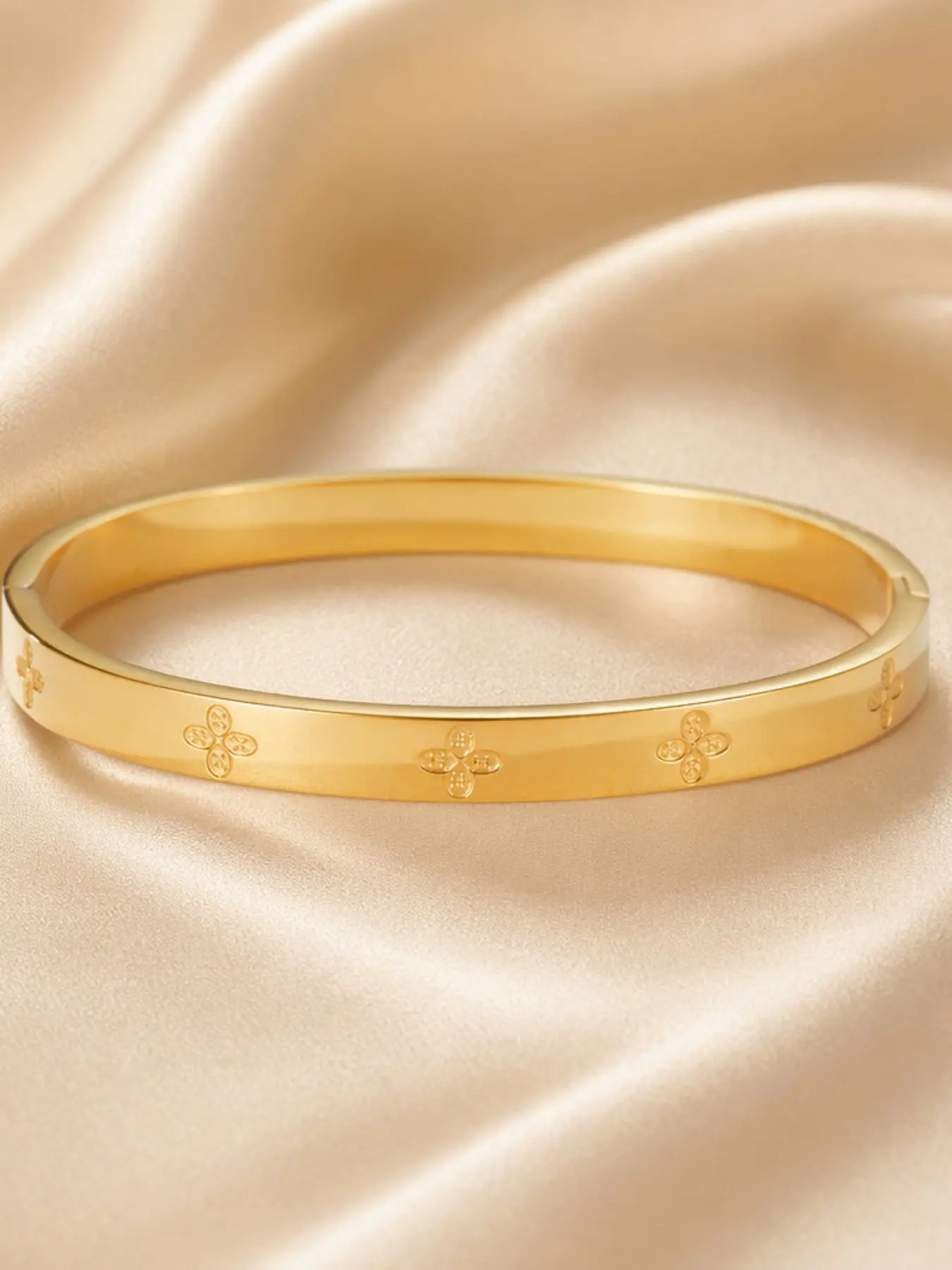 Luxury or Silver Color Geometric Stainless Steel Cuff Bracelet, Ideal for Weddings, Parties, Daily Wear, Perfect Gift