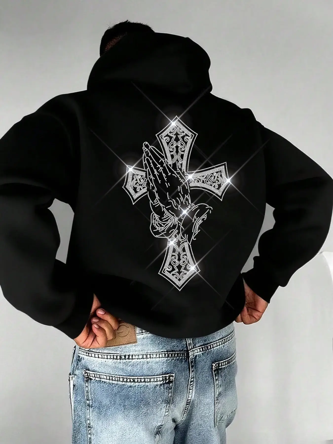 Men's casual athletic hoodie featuring a fleece lining for warmth and a rhinestone cross design; a simple, lightweight, and loose-fitting style suitable for daily casual wear or commuting.