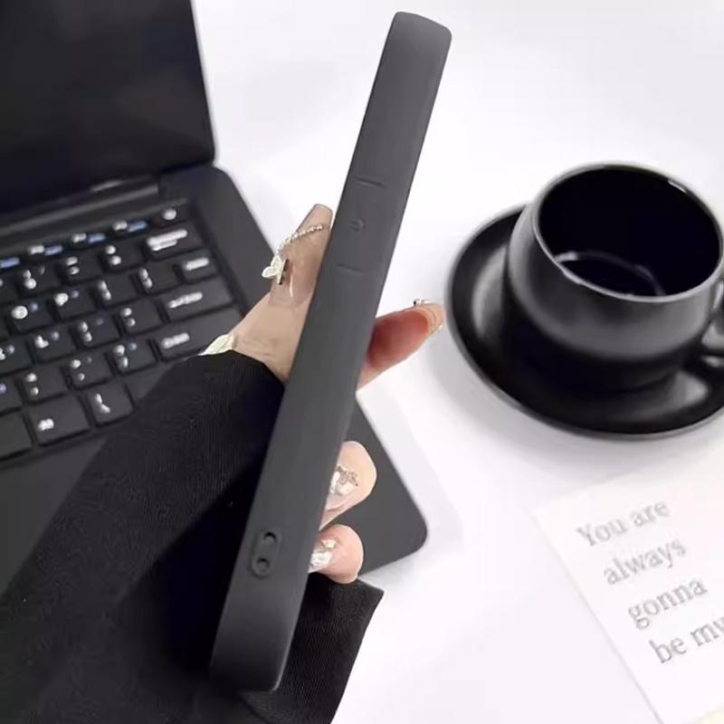 Phone Case suitable for Samsung Galaxy S26 S25 S24 S23 S22 S21 Fe Plus Ultra A13 A14 A15 A16 A17 A33 A34 A35 A36 A52 A53 A54 Note20 Gothic Red Ornament Pattern Pocket-Friendly Shockproof Protective Soft Smartphone Casing