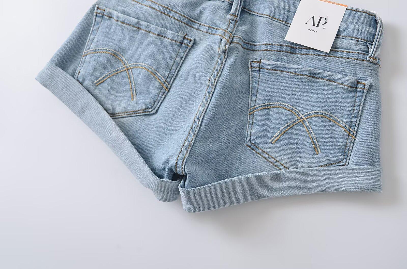 Trendy Low-Waist Denim Shorts for Women, Ultra Short Pants, Summer Beach Shorts, Slimming Effect Womenswear Bottom