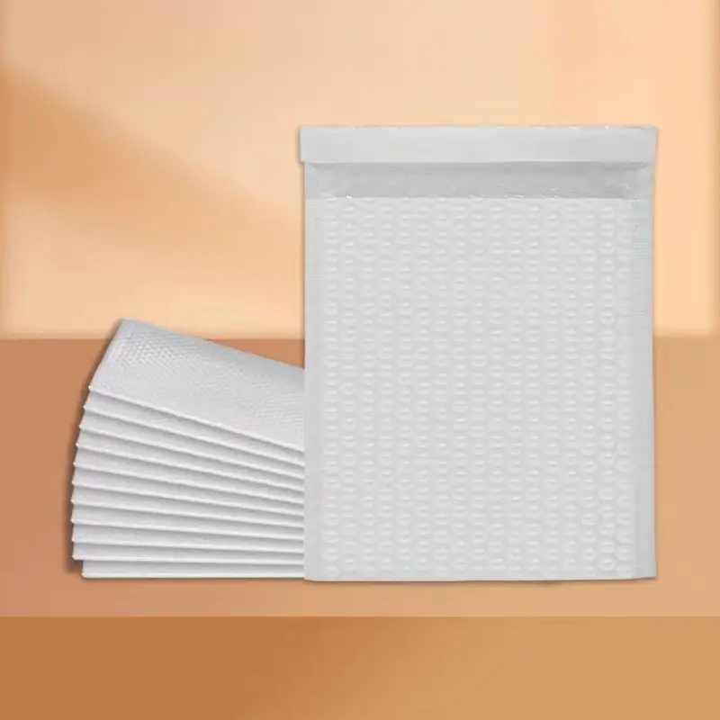100 white filled shipping envelopes (15X18cm) - self sealing bubble mail for electronic products, mobile phones, accessories, and cosmetics