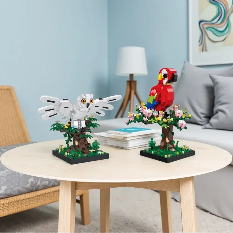 700+ PCS Parrot and Owl Tree Building Blocks Set, DIY Animal Scene Assembly Kit, Creative Home Decoration Model Gift