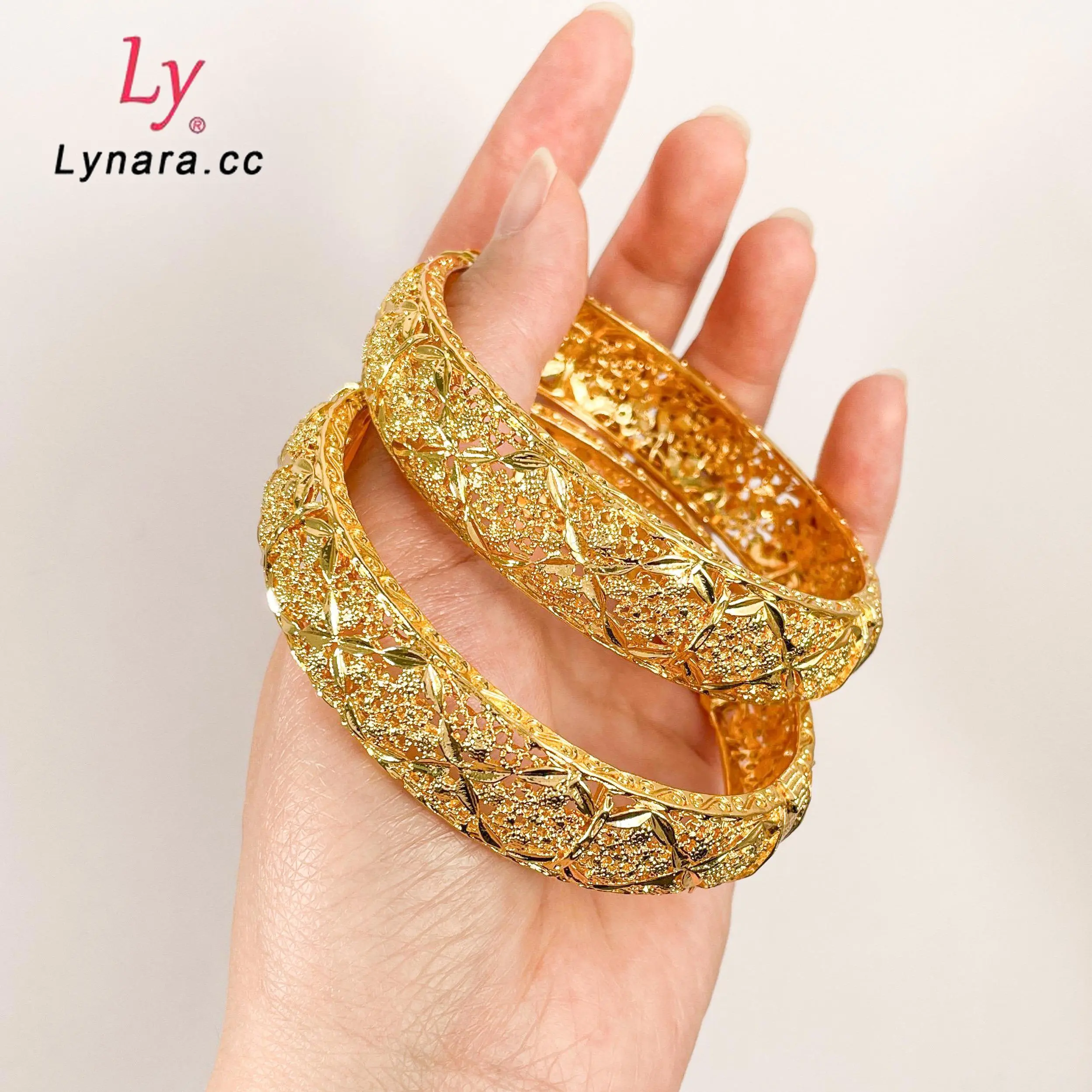 Women's 2-Piece Gold-Tone Delicate Bracelet Set - Floral & Heart Designs, Female Arm Candy Accessories, Flowers Themed Meaningful Gift for Anniversaries, Anniversary Gift, Anniversary Gift Ideas, Ideal Anniversary Gift