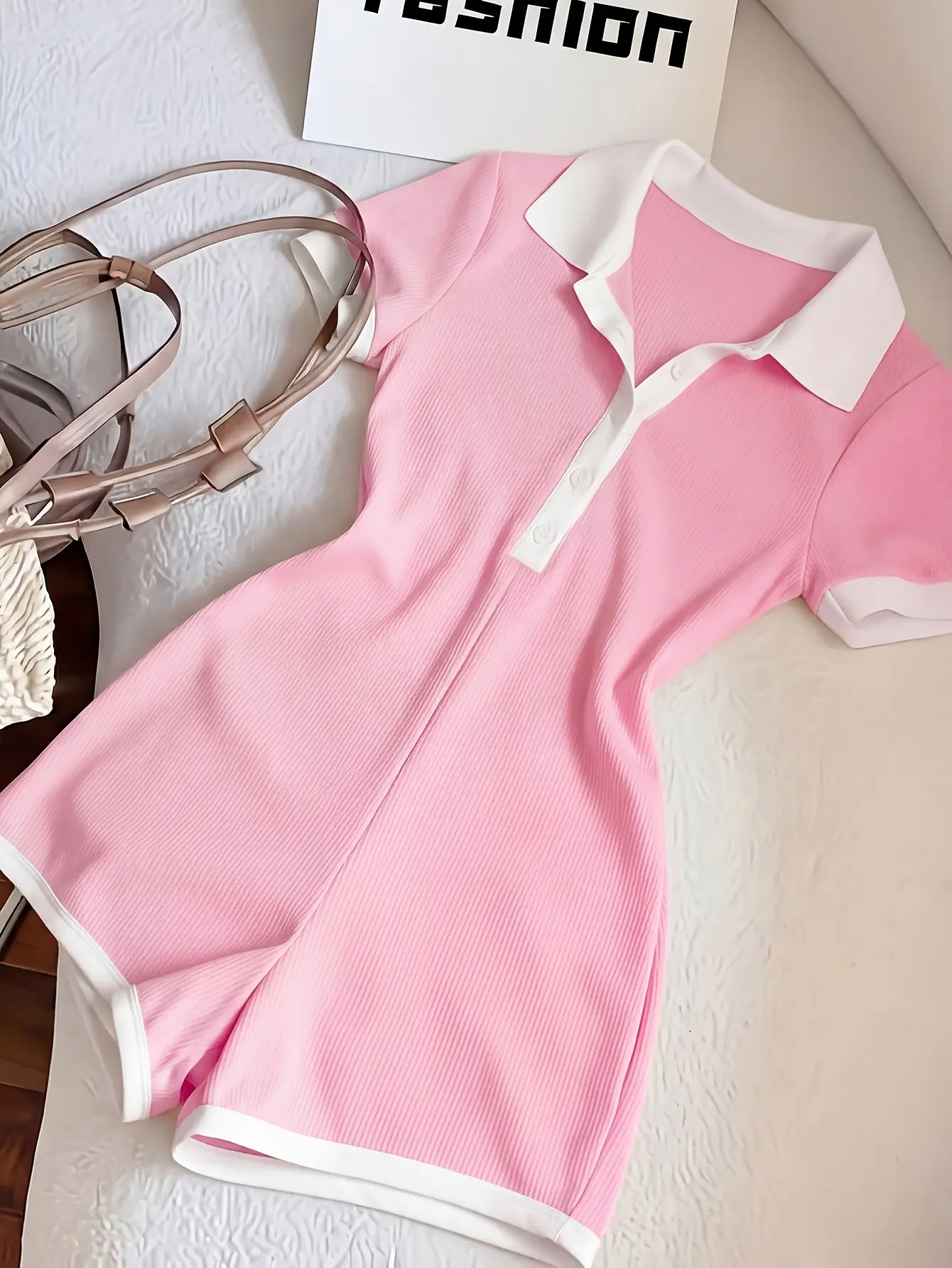 1pc of Elegant Slim-fit Mini Jumpsuit with Contrasting Colors, White Trim, and a Lapel Collar, Featuring Short Sleeves and Shorts