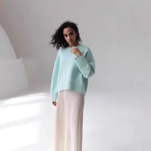 Casual style sweater, minimalist and versatile, round neck knitwear