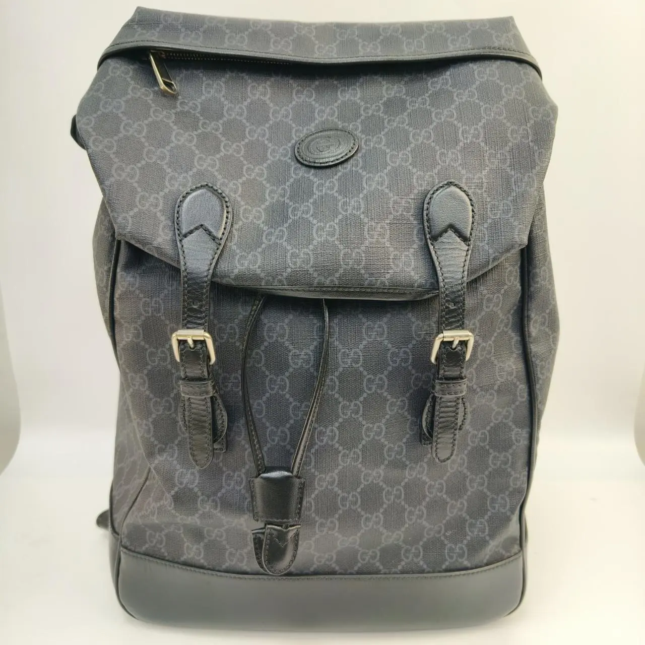 Pre-owned Gucci Medium Backpack GG Supreme KY02785